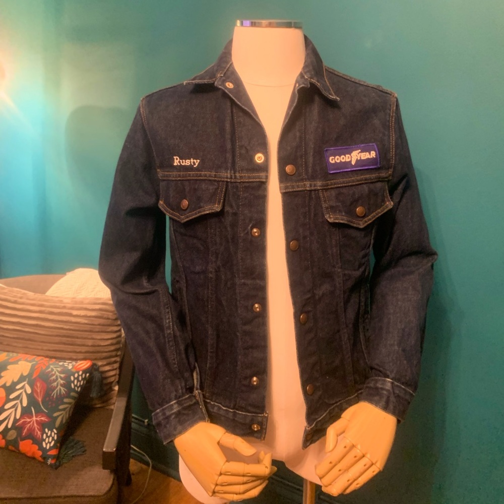 Vintage Spiegle dark denim jean jacket. Women’s size s/m or boys size large.